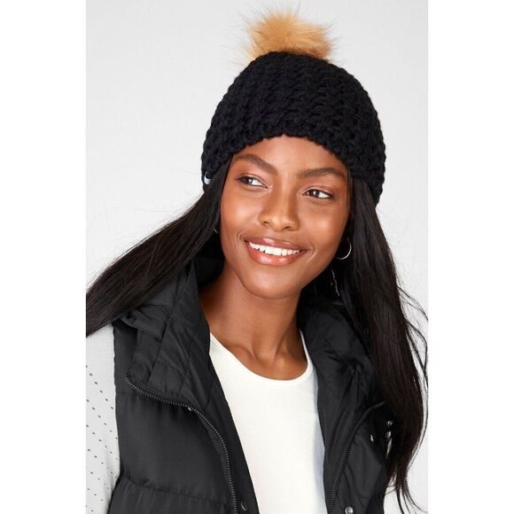 Fabletics The Chunky Knit Beanie With Pom -Black - Picture 1 of 16